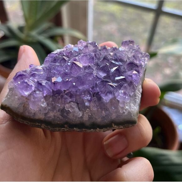 All natural, beautiful, amethyst, crystal cluster. 148 g 3.75 x 3” 740 CTW. - Picture 7 of 10